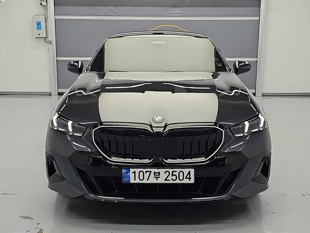 BMW 5시리즈 530e M 스포츠 프로 사진 2/19