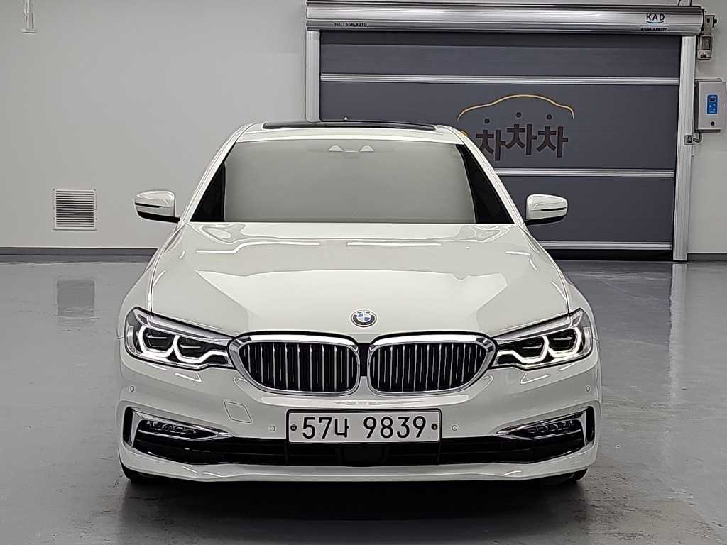 BMW 5시리즈 530i 럭셔리 플러스 사진 2/19