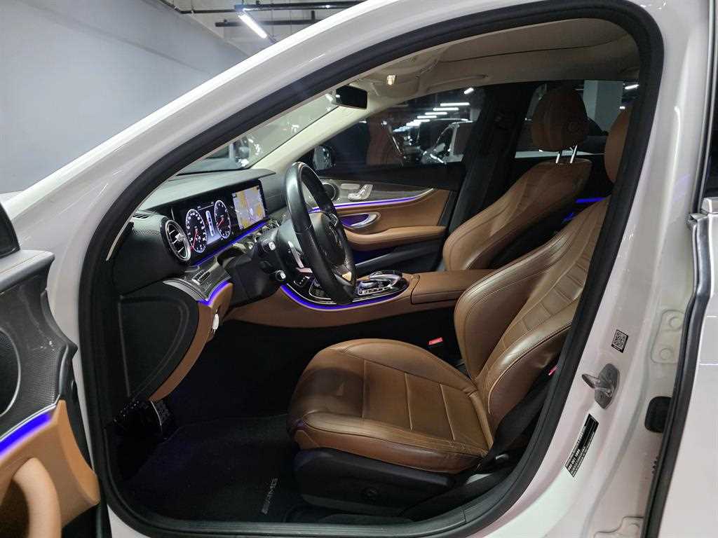 벤츠 E 클래스 E300 4MATIC AMG LINE 사진