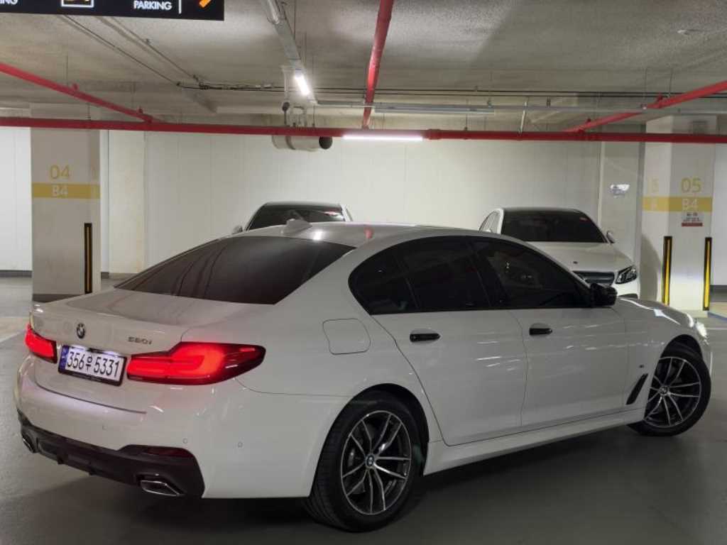 BMW 5시리즈 520i M 스포츠 사진 2/20