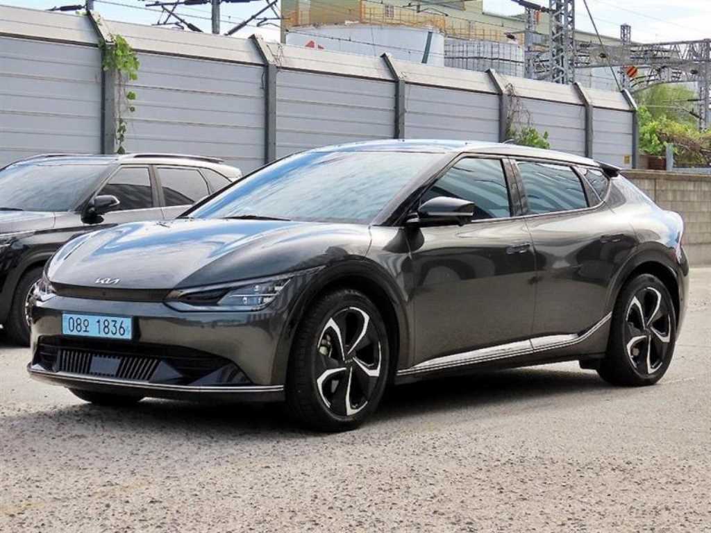 기아 EV6 롱레인지 어스 사진 2/20