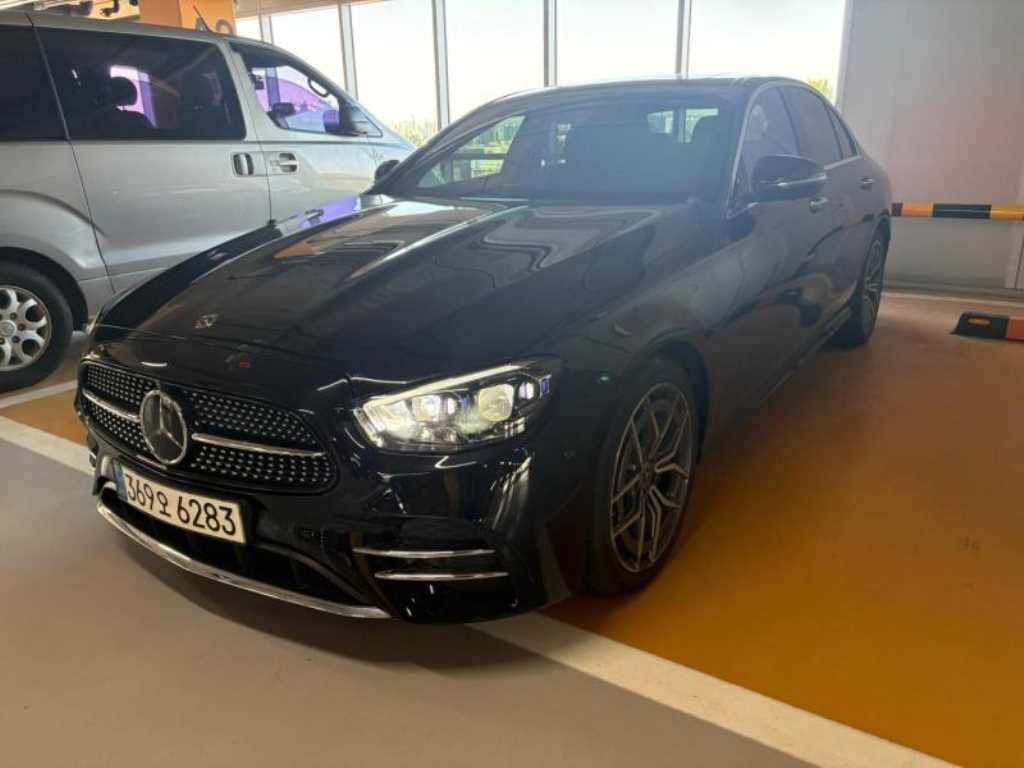 벤츠 E 클래스 E220d 4MATIC AMG라인 사진 2/15