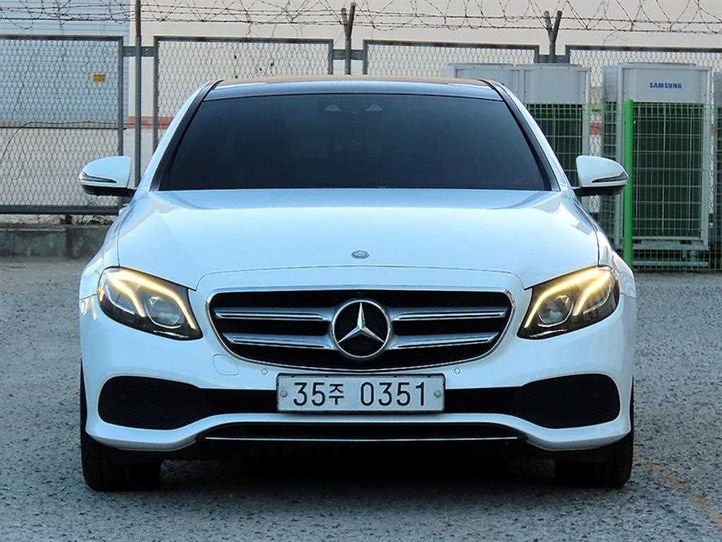 벤츠 E 클래스 E300 4MATIC 아방가르드 사진