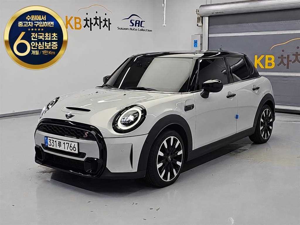 MINI 쿠퍼 5도어 클래식 사진