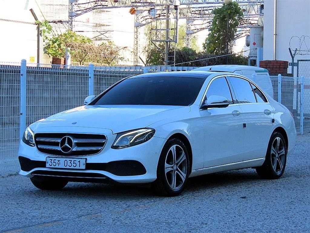 벤츠 E 클래스 E300 4MATIC 아방가르드 사진 2/20