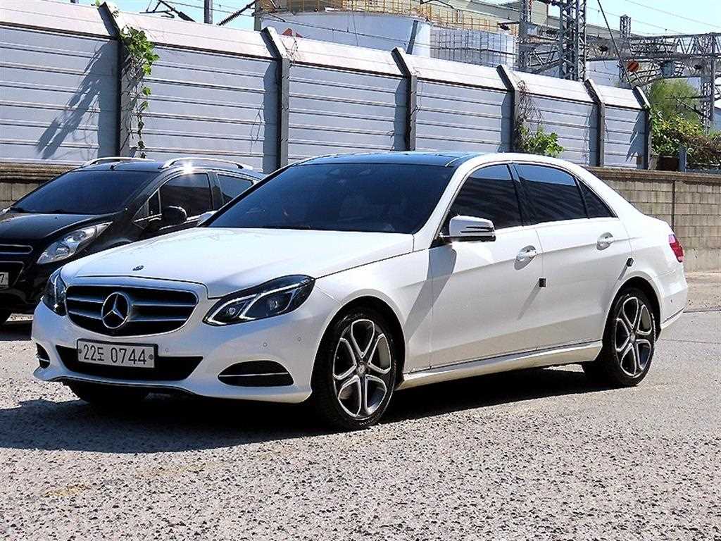벤츠 E 클래스 E250 블루텍 4MATIC 아방가르드 사진 2/20