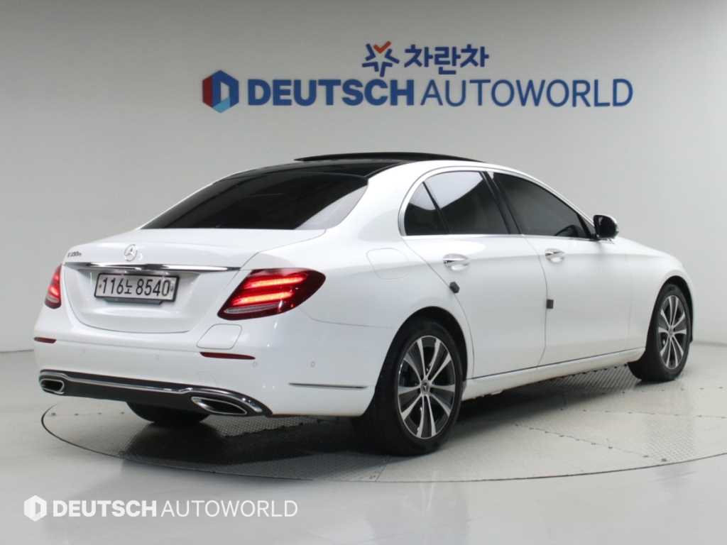 벤츠 E 클래스 E300e 익스클루시브 사진 2/20