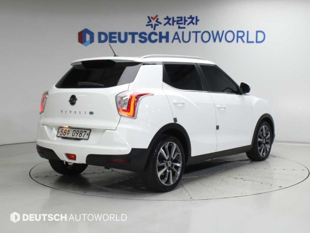 KGM 티볼리 디젤 2WD 1.6 VX 사진 2/20