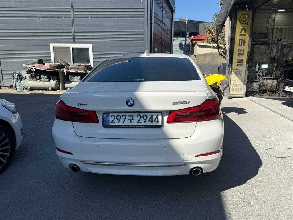 BMW 5시리즈 520i 럭셔리 사진 2/5
