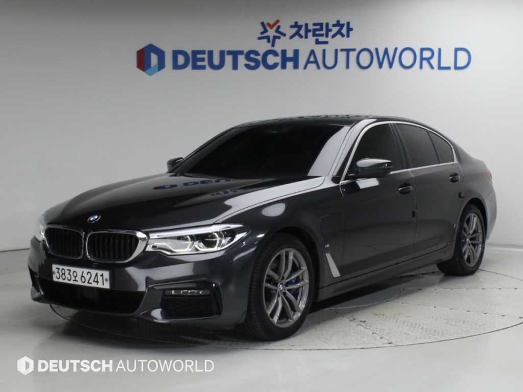 BMW 5시리즈 530e M 스포츠 사진