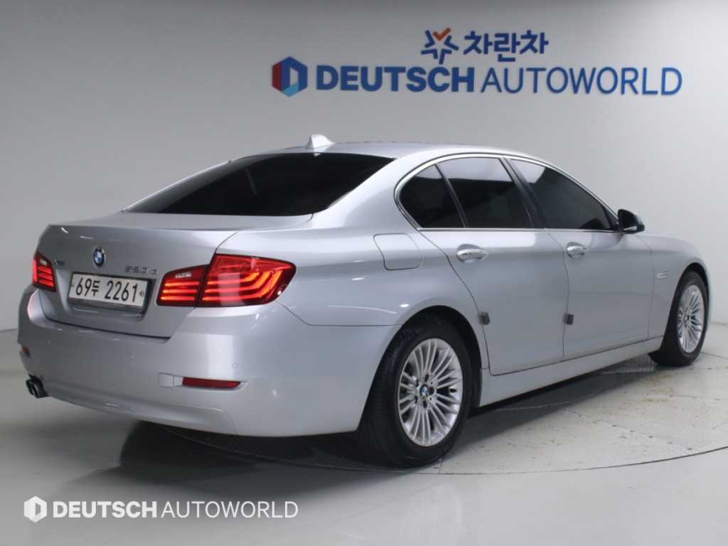 BMW 5시리즈 520d xDrive 사진 2/20