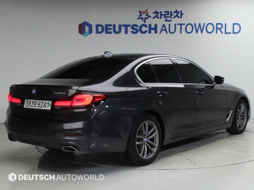 BMW 5시리즈 530e M 스포츠 사진 2/20