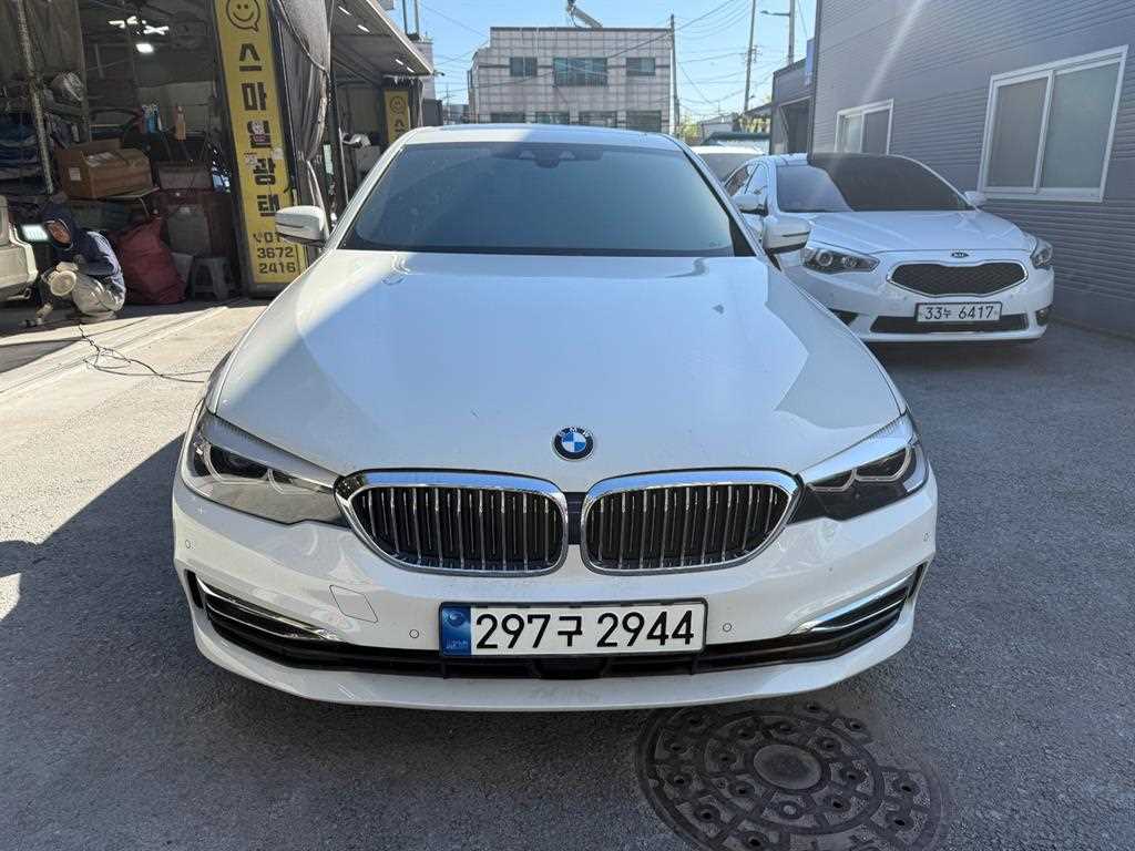 BMW 5시리즈 520i 럭셔리 사진
