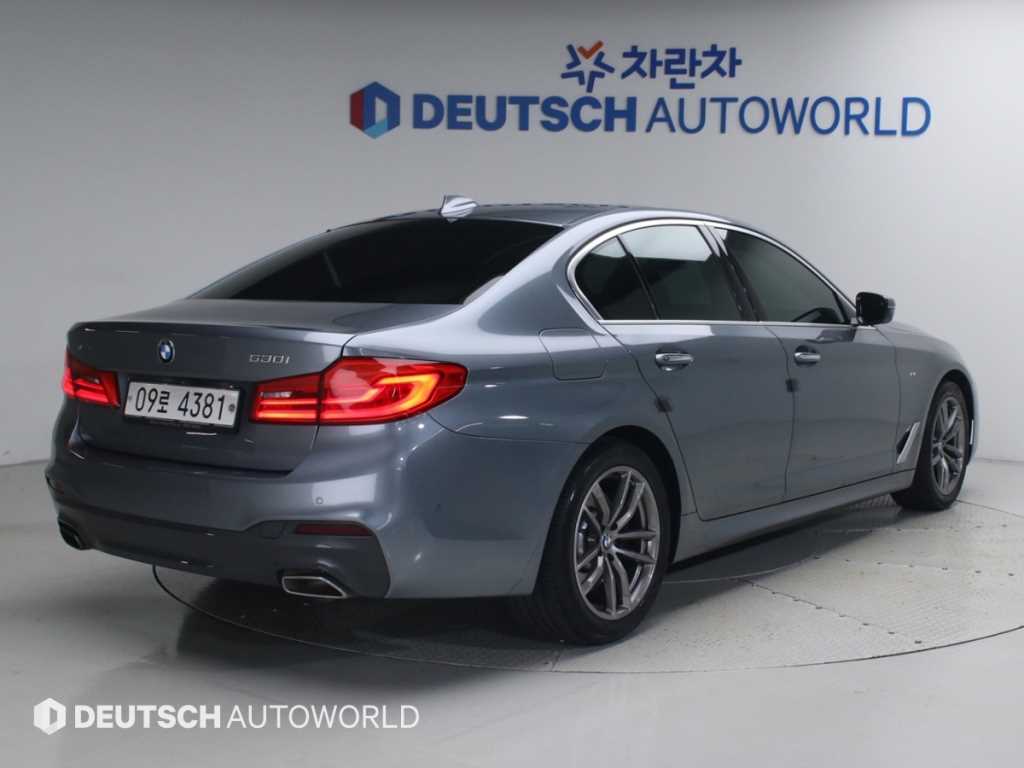 BMW 5시리즈 530i xDrive M 스포츠 사진 2/20