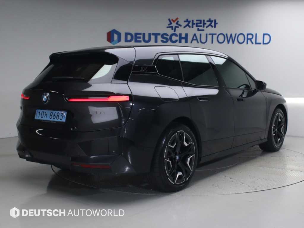 BMW iX xDrive 50 스포츠 플러스 사진 2/20