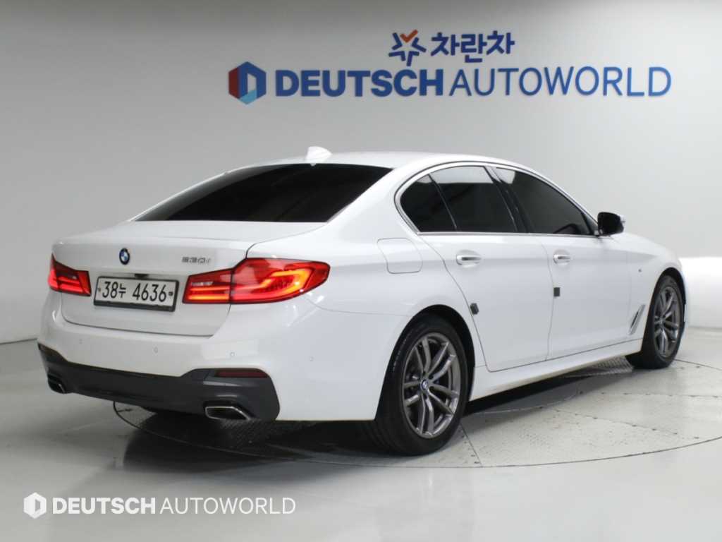 BMW 5시리즈 530i M 스포츠 플러스 사진 2/20