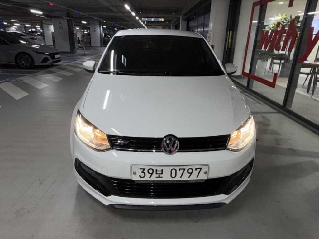 폭스바겐 폴로 1.4 TDI 블루모션 R-LINE 사진 2/20
