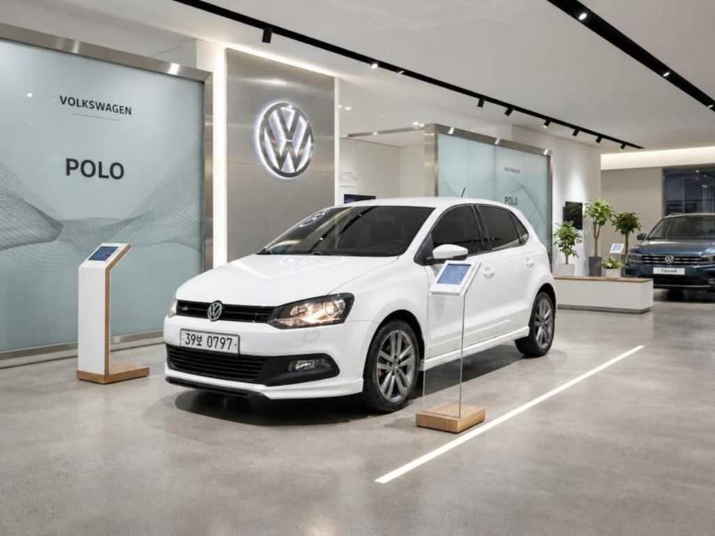 폭스바겐 폴로 1.4 TDI 블루모션 R-LINE 사진