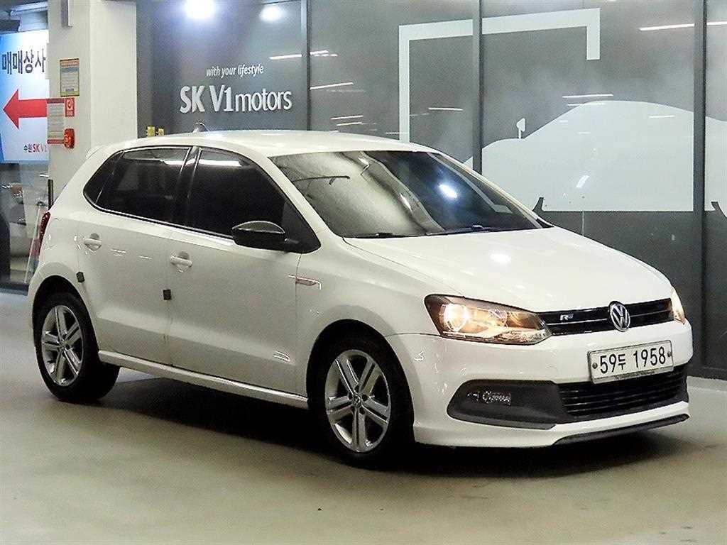 폭스바겐 폴로 1.6 TDI R-LINE 사진