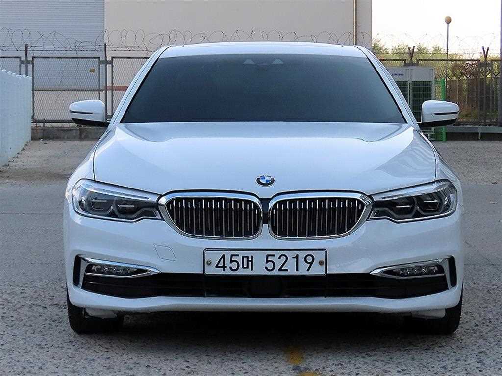 BMW 5시리즈 520d xDrive 럭셔리 플러스 사진
