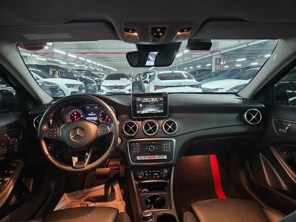 Mercedes-Benz GLA-Class GLA220 8