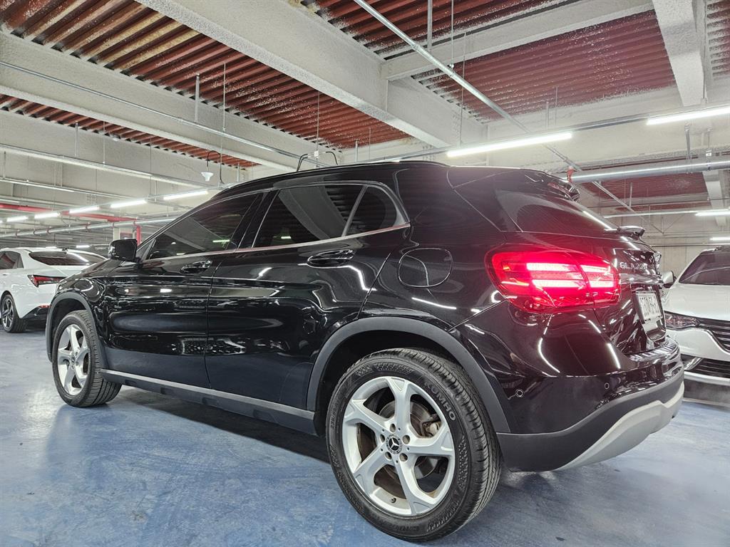 Mercedes-Benz GLA-Class GLA220 7
