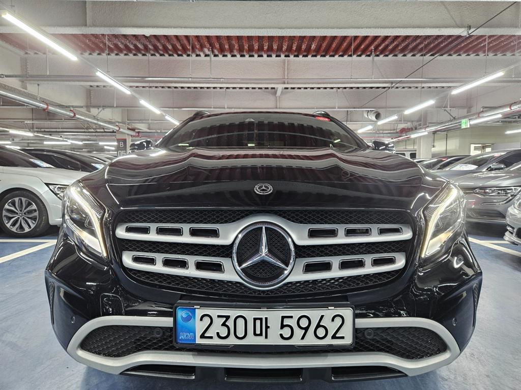 Mercedes-Benz GLA-Class GLA220 3