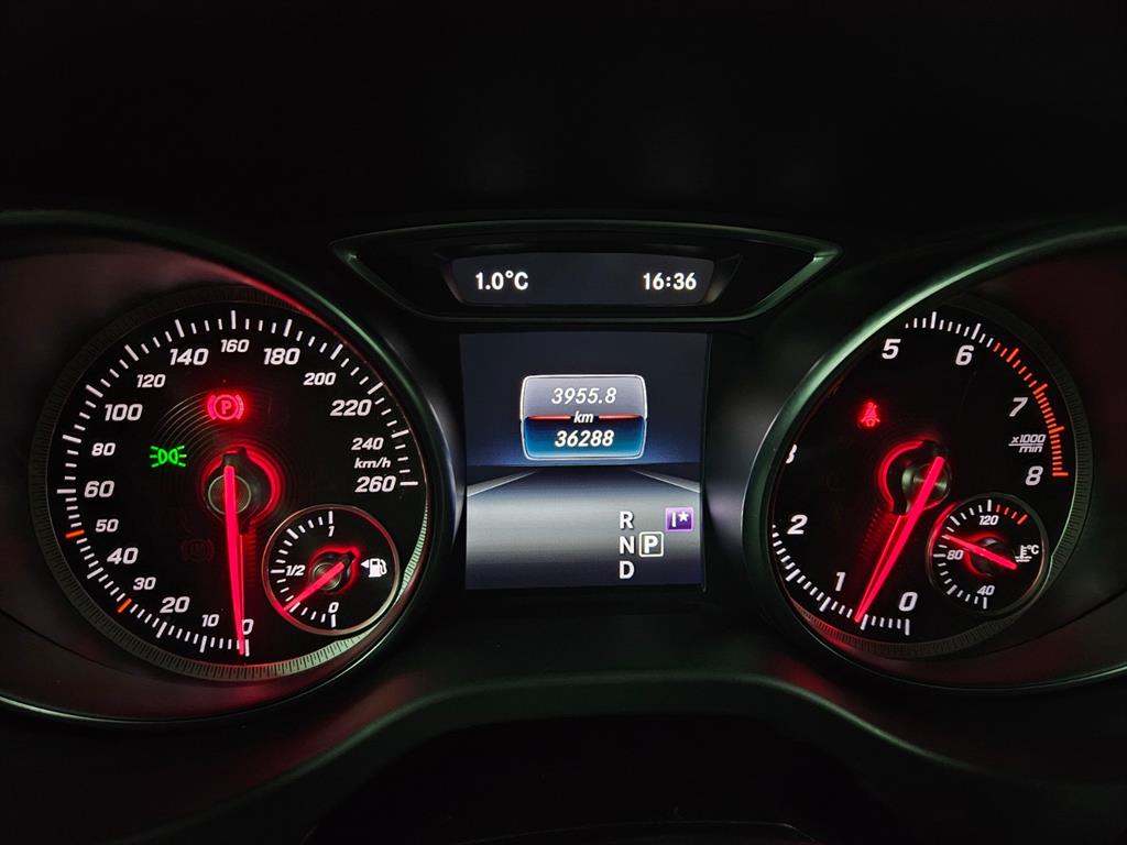 Mercedes-Benz GLA-Class GLA220 10
