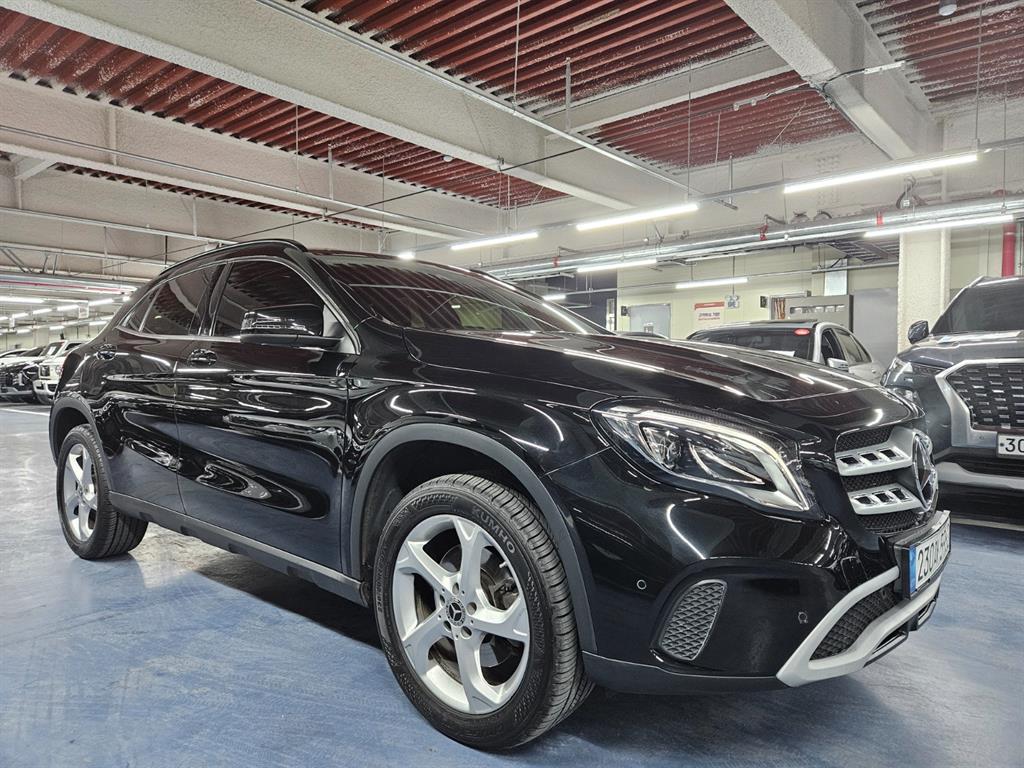 Mercedes-Benz GLA-Class GLA220 4