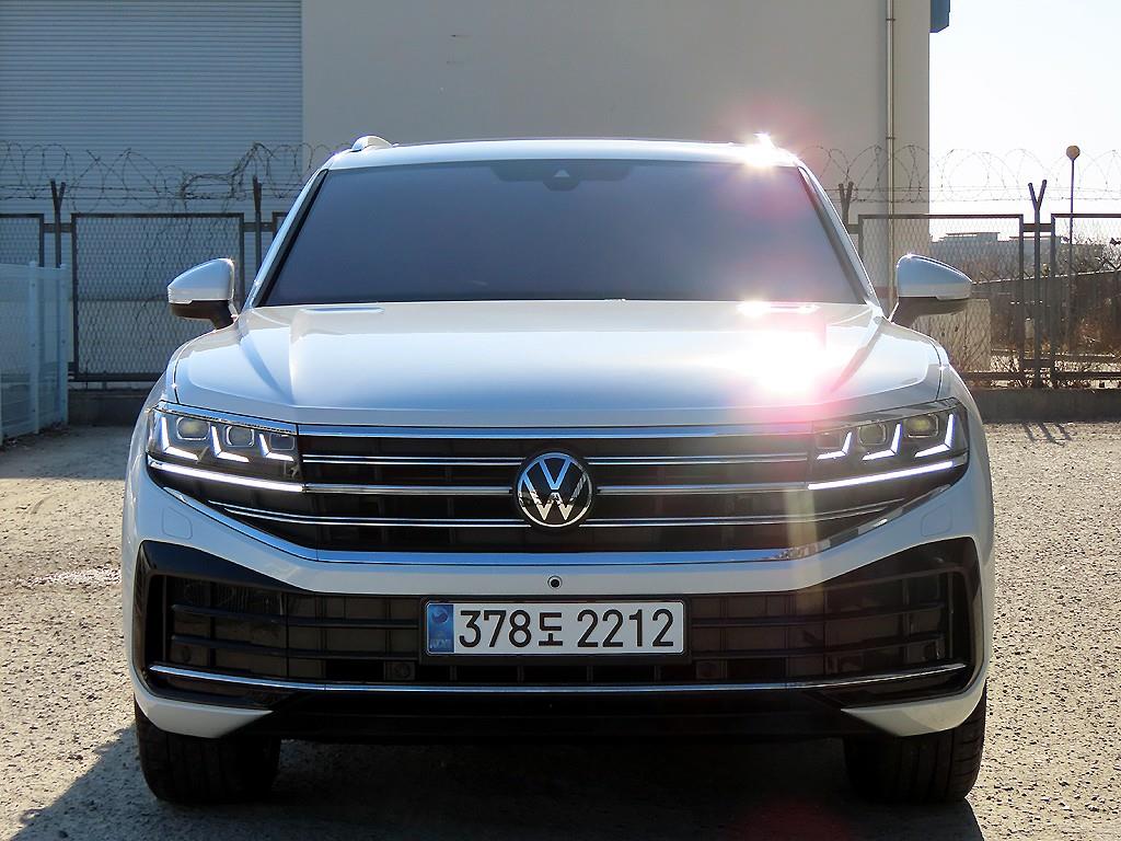투아렉 3세대 3.0 TDI 프레스티지 2024년식
