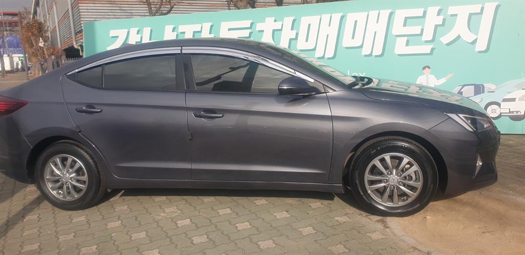 Hyundai Avante 1.6 Smart 8