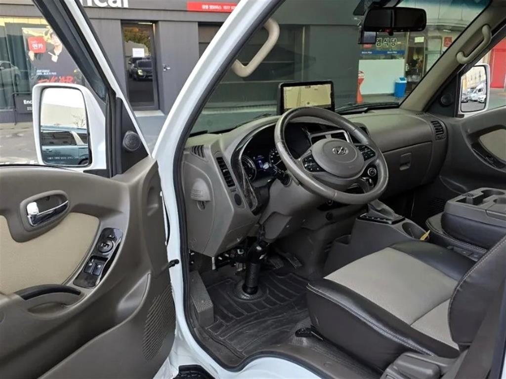 Hyundai Porter 1.0 Ton/ Super Cab/ Long Wheelbase 9