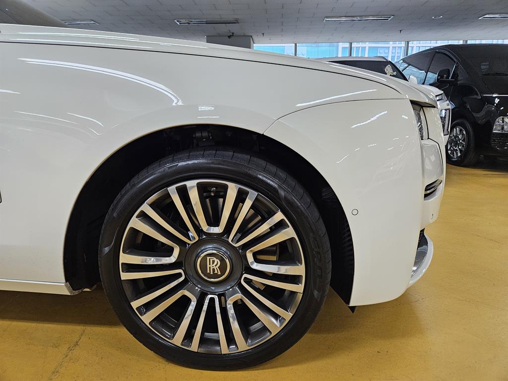 Rolls Royce Ghost 6.6 V12 8