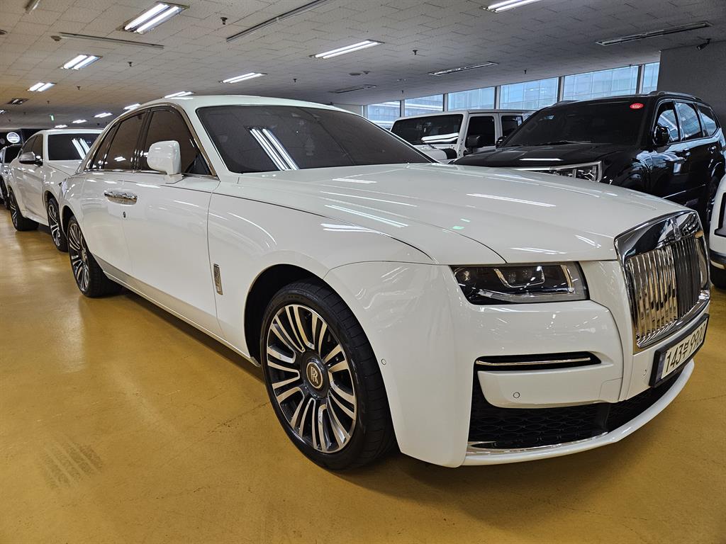 Rolls Royce Ghost 6.6 V12 4