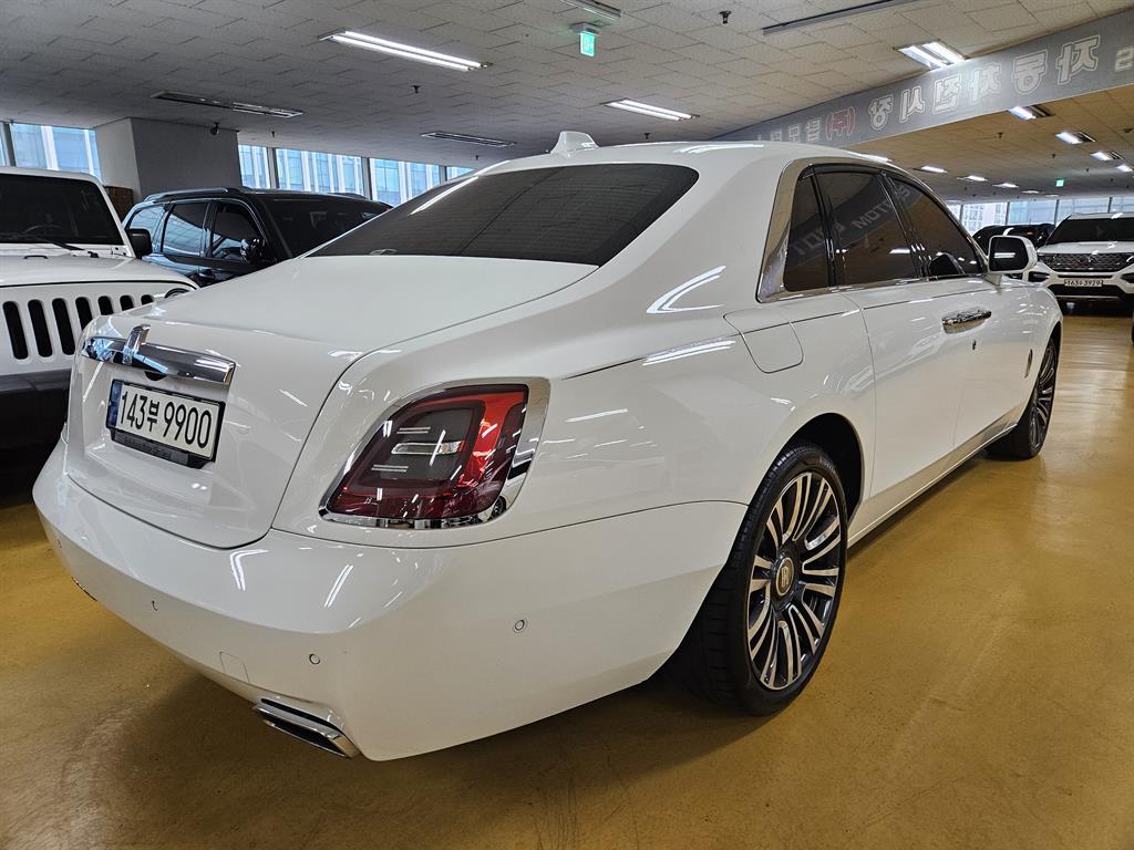 Rolls Royce Ghost 6.6 V12 5