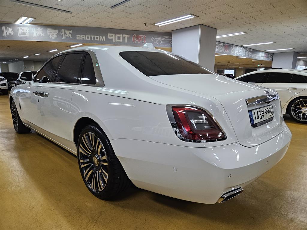 Rolls Royce Ghost 6.6 V12 7