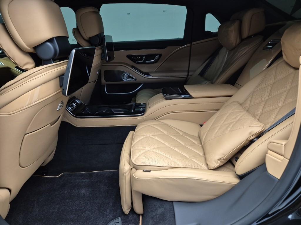 Mercedes-Benz S-Class Maybach S680 4MATIC 8