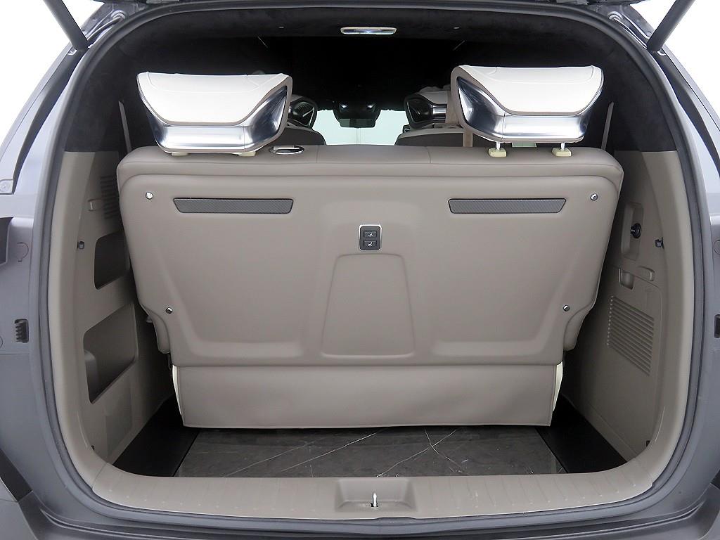 Kia Carnival HEV High Limousine 6