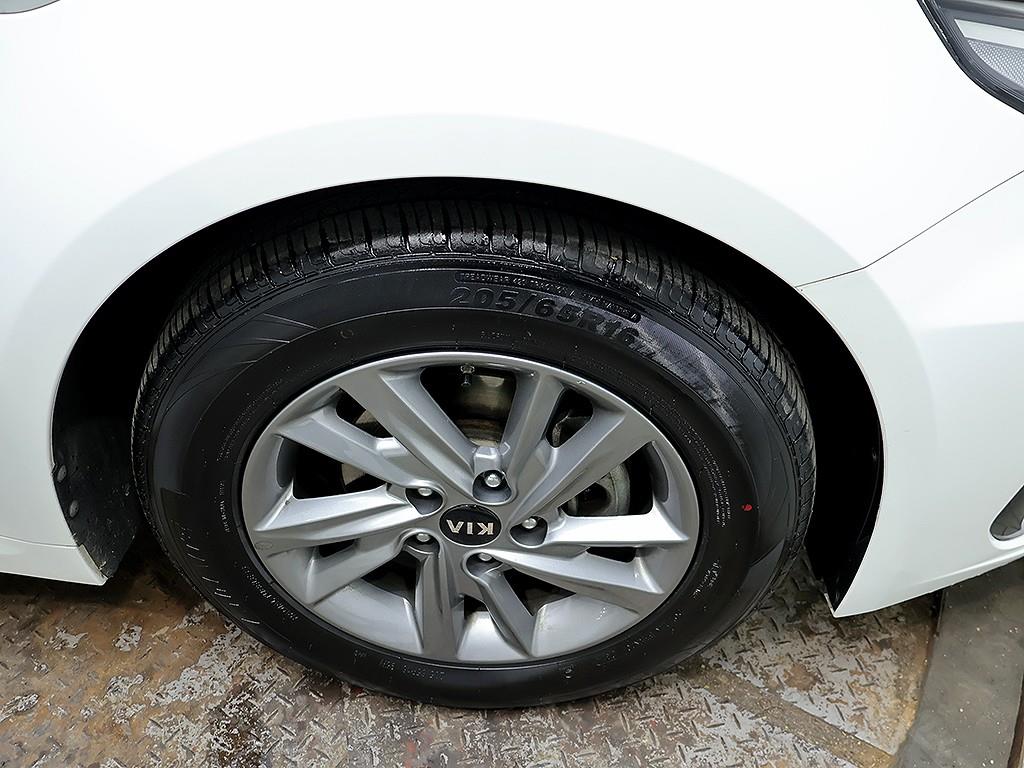 Kia K5 Gasoline 2.0 Luxury 8