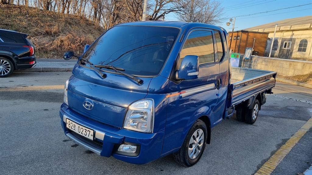 Hyundai Porter 1.0 Ton/ Super Cab/ Long Wheelbase/ CRDi Premium