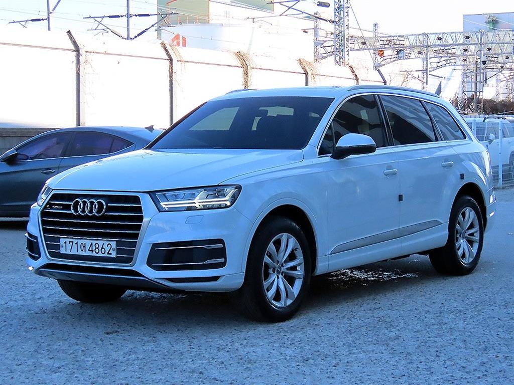 아우디 Q7 45 TFSI 콰트로 사진 2/20