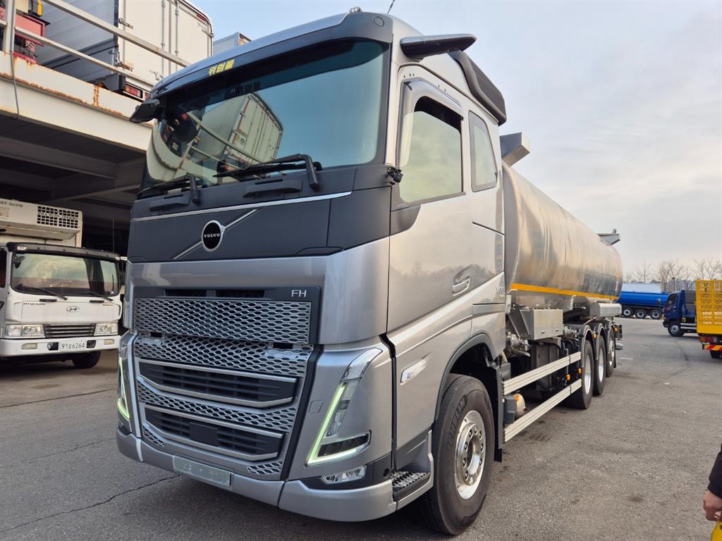 볼보 탱크로리 FH 알탱크 32,000L 오토 - 중고 트럭 매물 이미지