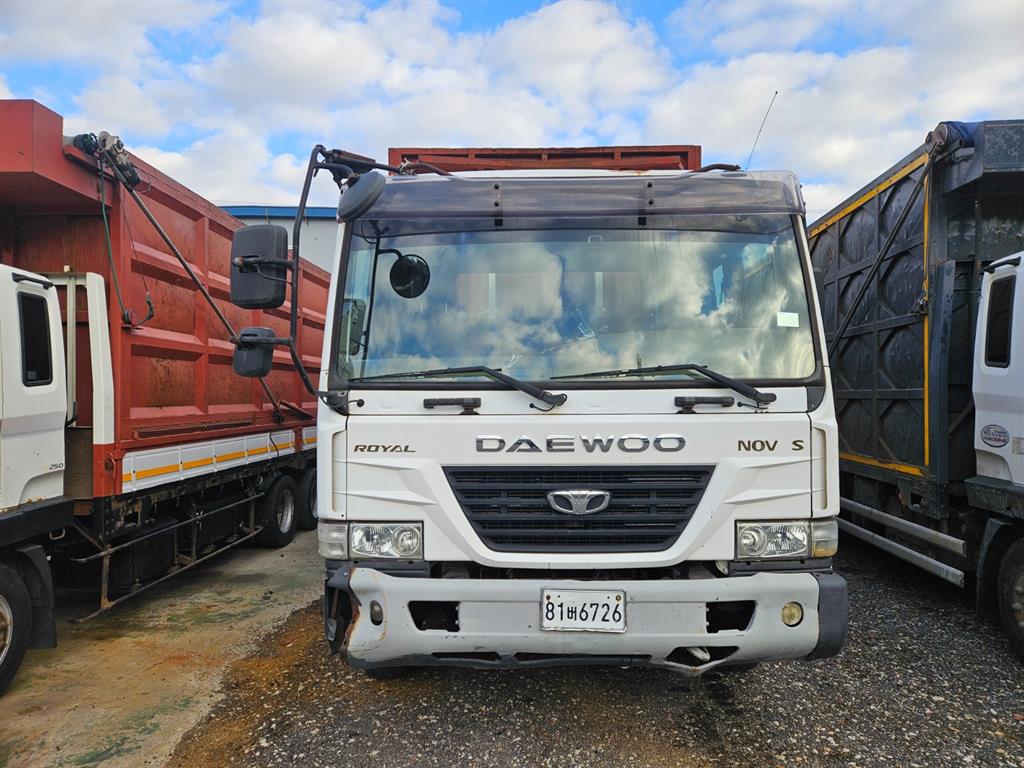 타타대우 노부스 집게차 5톤 수동 한국쓰리축 - 중고 트럭 매물 이미지