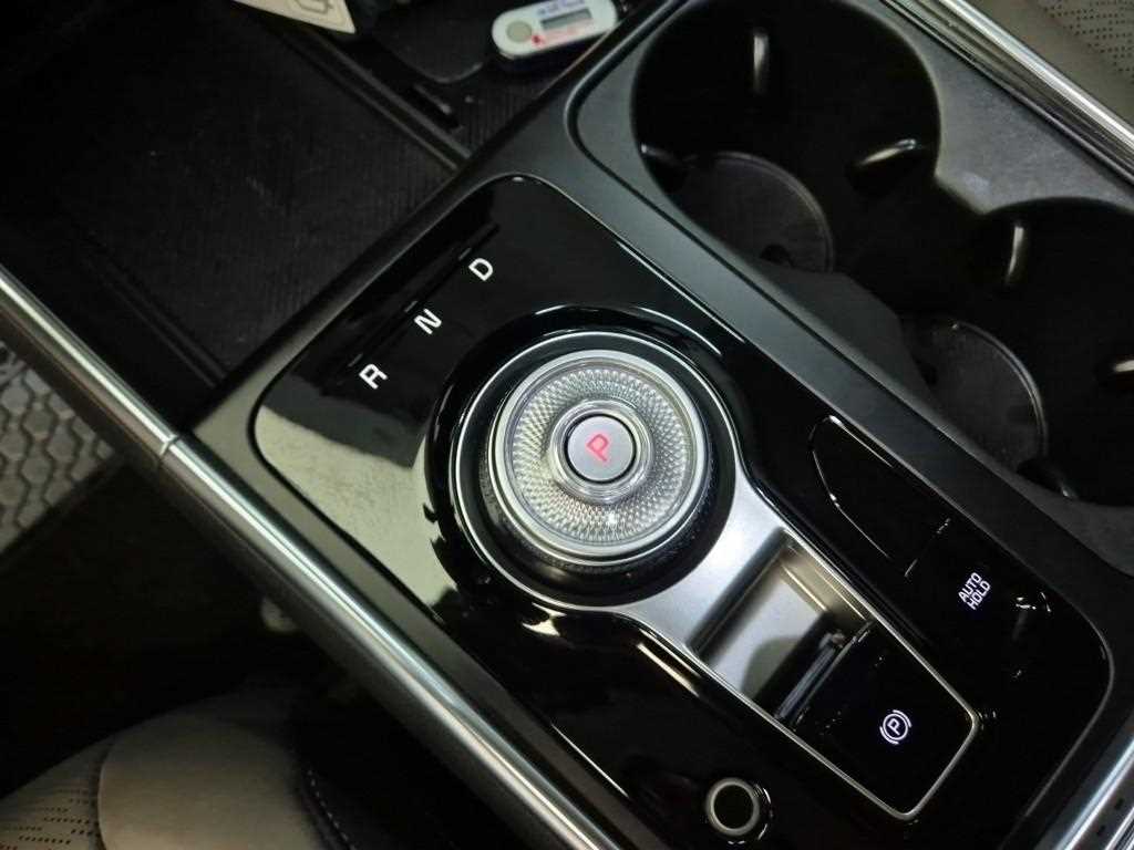 Kia Carnival HEV Signature 9