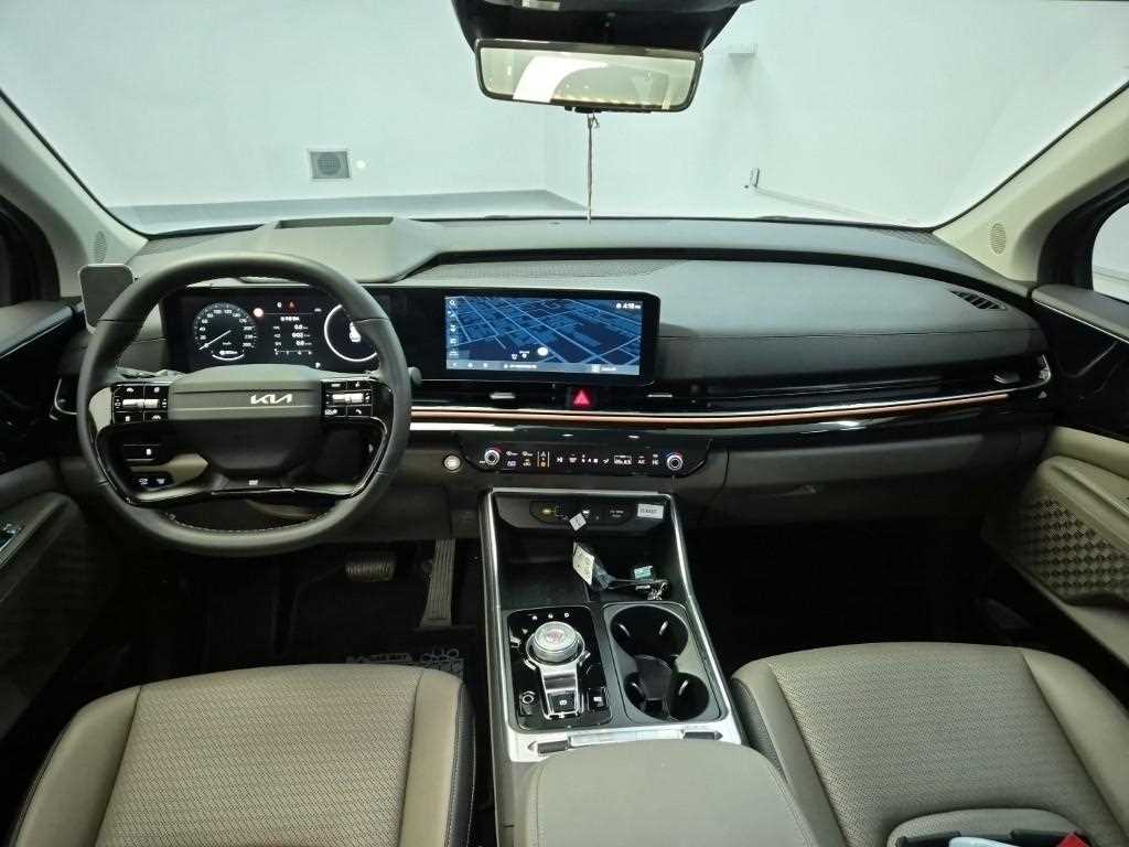 Kia Carnival HEV Signature 8