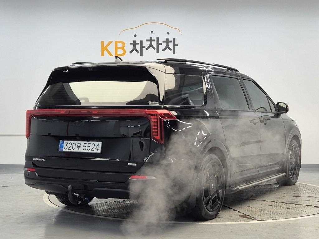 Kia Carnival HEV Signature 4