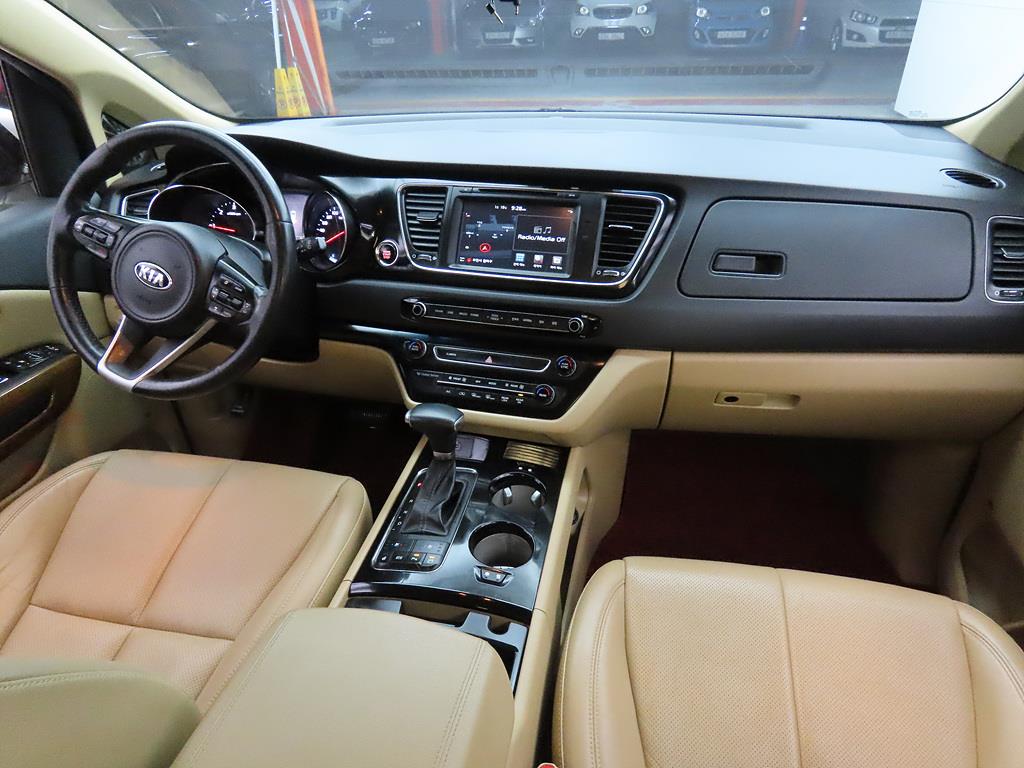 Kia Carnival Diesel High Limousine Noblesse 6