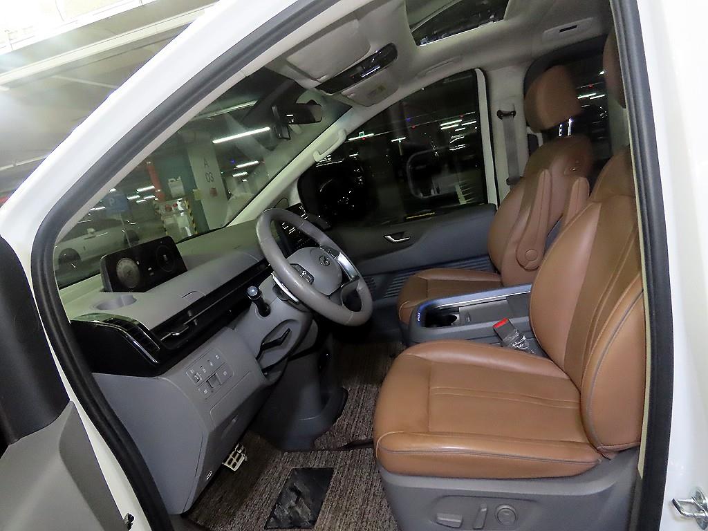 Hyundai Staria 4WD Diesel Lounge Inspiration 7