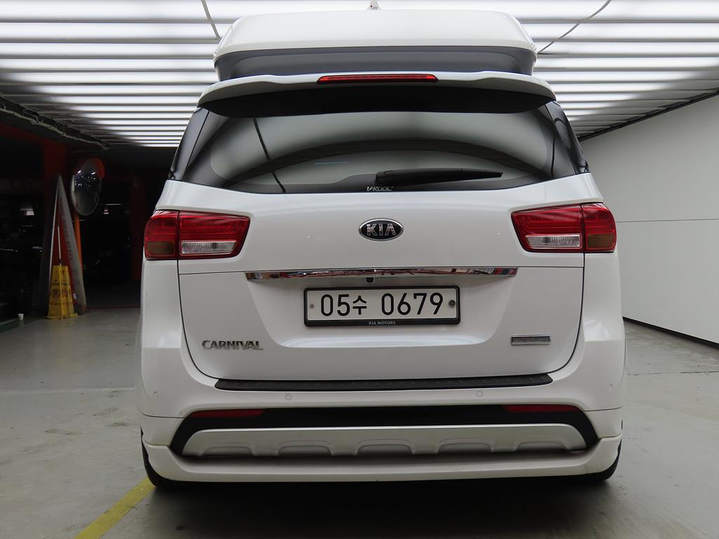Kia Carnival Diesel High Limousine Noblesse 4