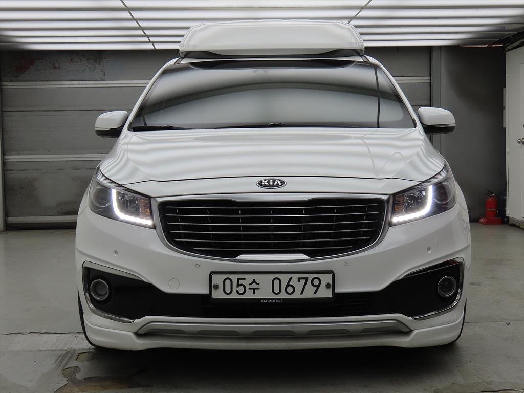 Kia Carnival Diesel High Limousine Noblesse 3
